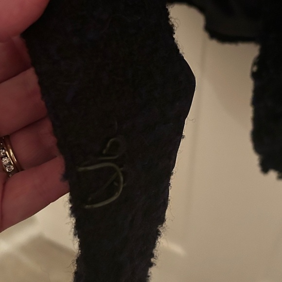 Chanel-Style Serrani Italy Navy Blue Ruffled Boucle Jacket, size 10 - Picture 10 of 12